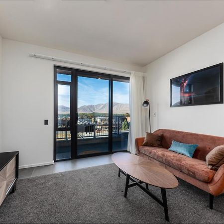 Galaxy Boutique Hotel Lake Tekapo Esterno foto A living room in a typical apartment
