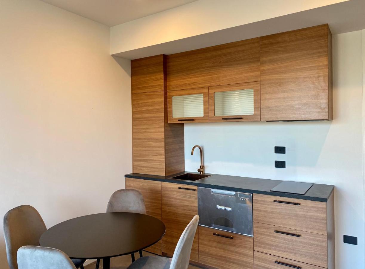 Galaxy Boutique Hotel Lake Tekapo Esterno foto A kitchen in a serviced apartment