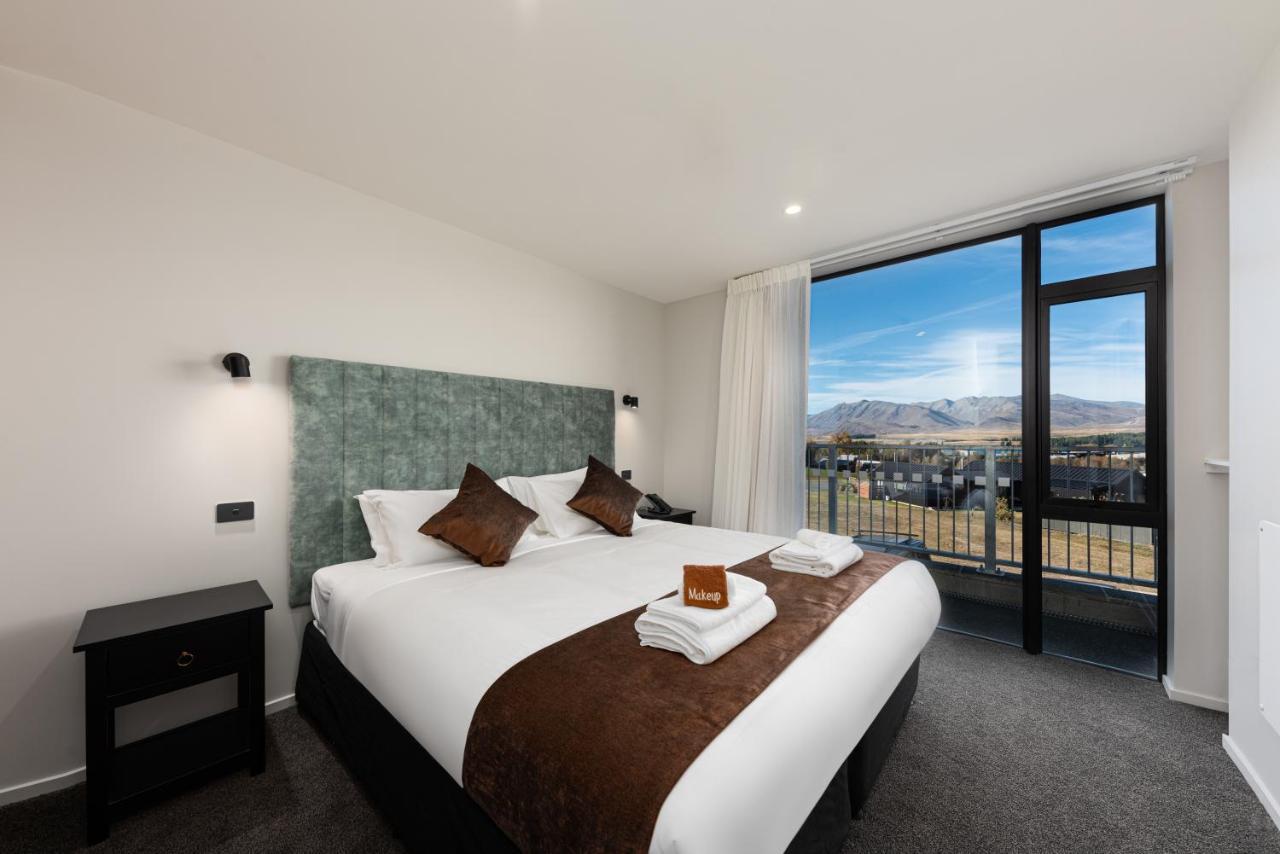 Galaxy Boutique Hotel Lake Tekapo Esterno foto A bedroom at the hotel